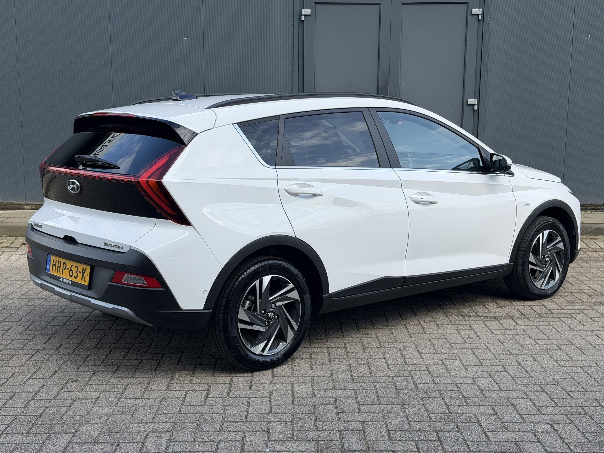 Hyundai Bayon 1.0 T-GDI Premium / Automaat / Stuurverwarming, Auto's, Gebruikt, Euro 6, Origineel Nederlands, Hybride Elektrisch/Benzine