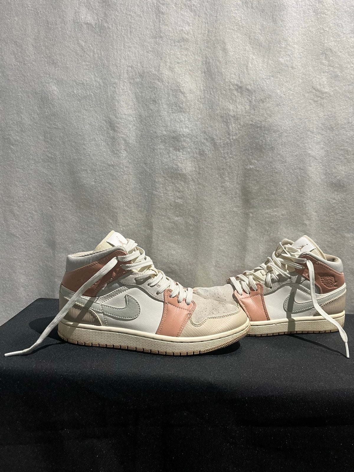 Nike Air Jordan 1 Mid 'Light Bone' - Maat 39, Ophalen of Verzenden, Gedragen, Overige kleuren, Sneakers of Gympen