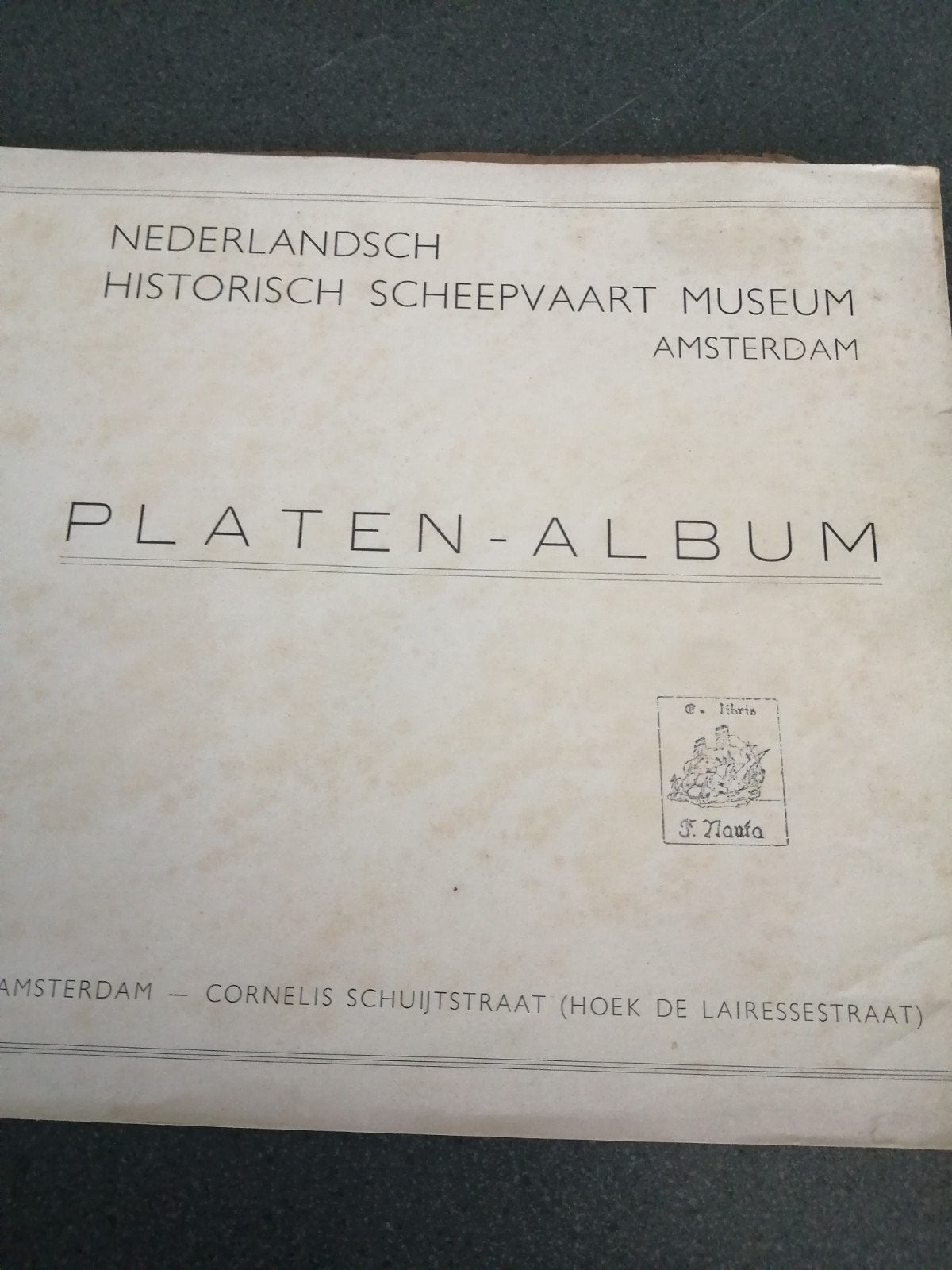 NEDERLANDSCH HISTORISCH SCHEEPVAART MUSEUM PLATEN ALBUM., Verzamelen, Scheepvaart, Gebruikt, Motorboot of Zeilboot, Ophalen of Verzenden