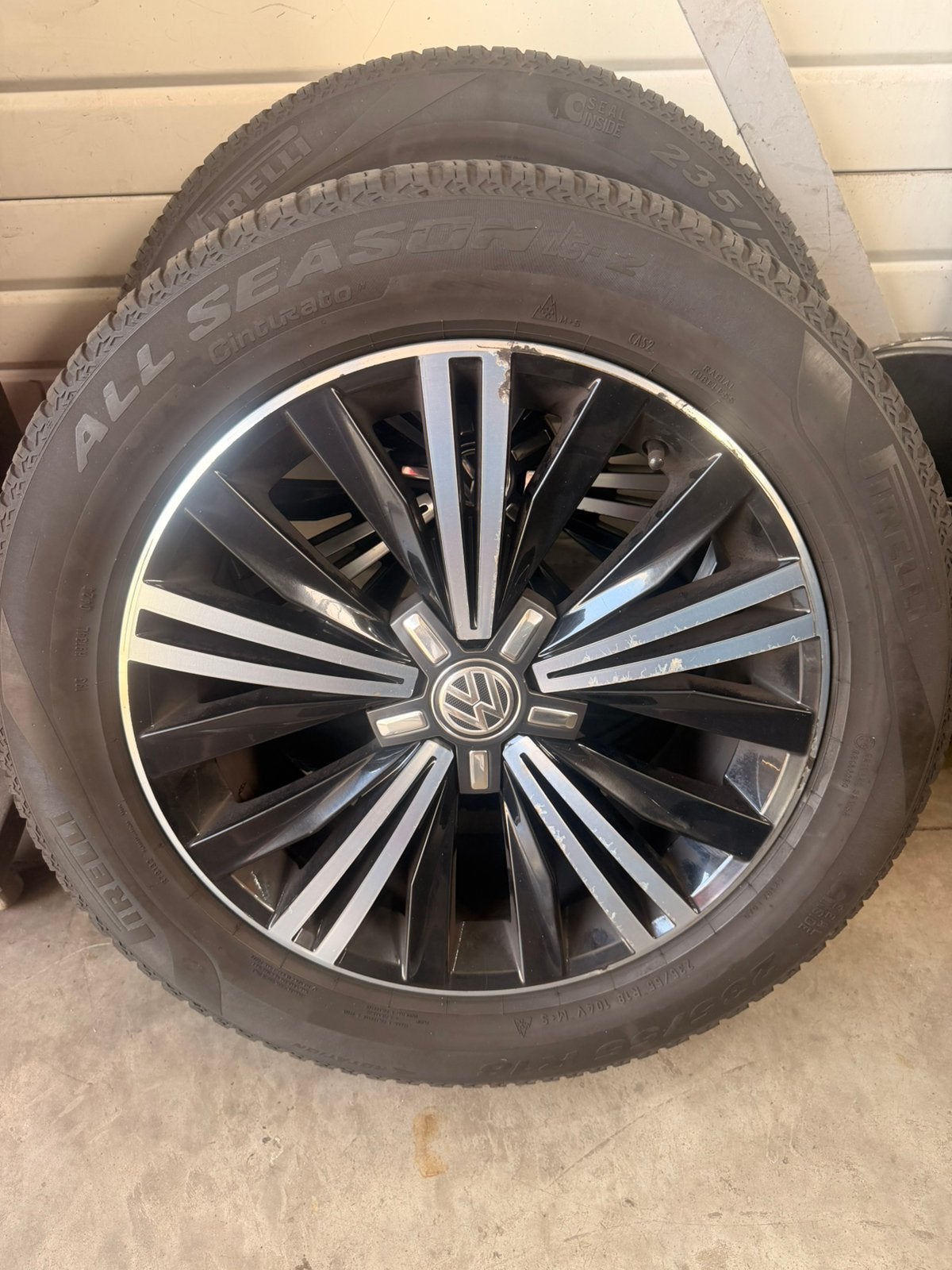 Originele VW 18” Velgen + Pirelli All Season, Auto-onderdelen, Banden en Velgen, Ophalen, 18 inch, 235 mm, All Season