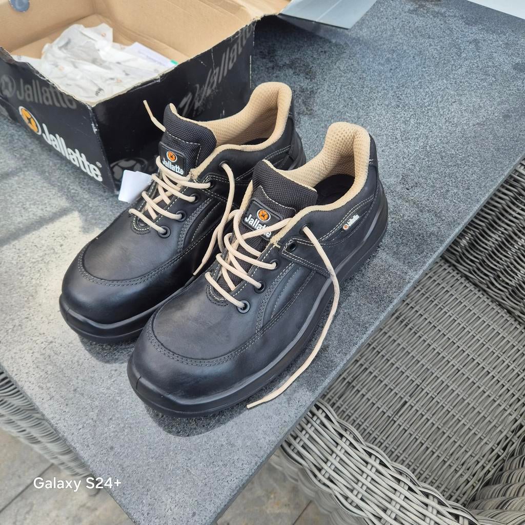 Werkschoenen te koop, Ophalen