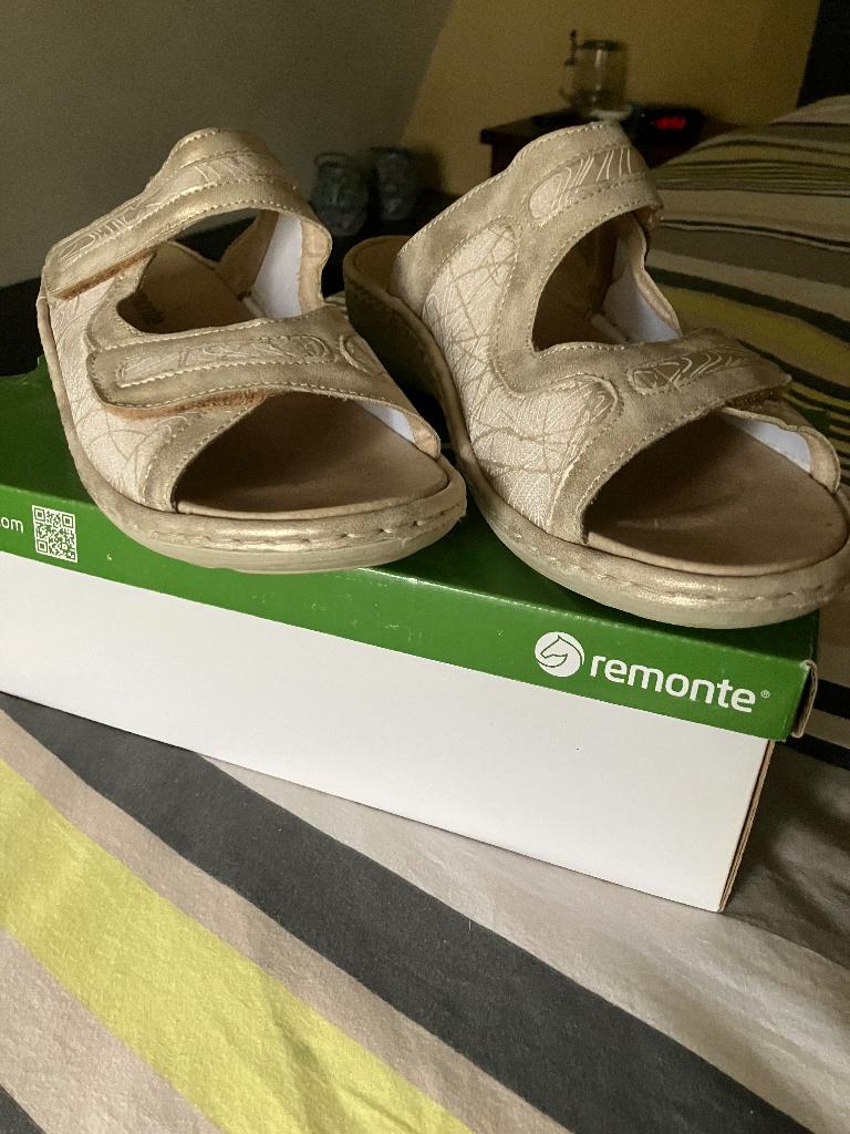 slippers van remonte, Slippers, Remonte, Ophalen of Verzenden, Zo goed als nieuw