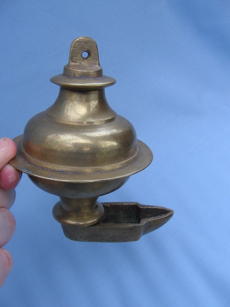 Bronzen hang olielampje met tuit - 17e – 19e eeuw., Ophalen of Verzenden