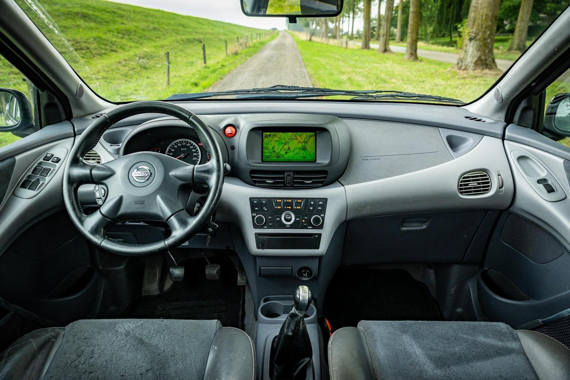 Nissan Almera Tino 1.8 |Apk 9-27 |Nap |Trekhaak |Airco |LM, Auto's, Emergency brake assist, 4 cilinders, Met garantie (alle), Almera Tino