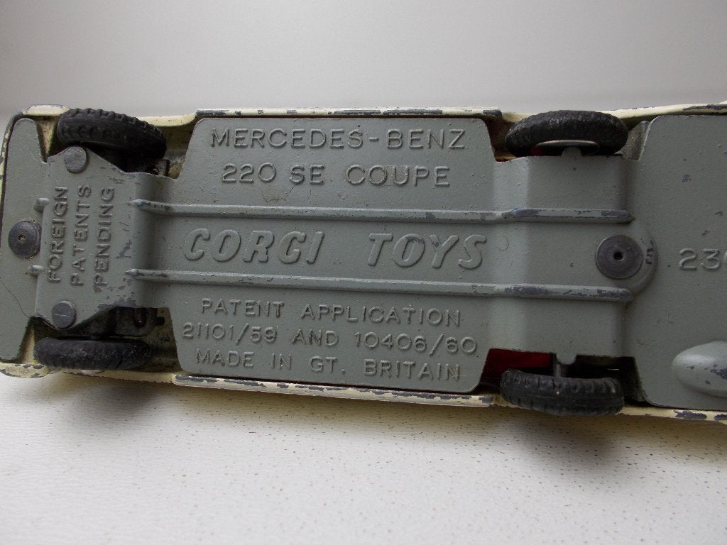 1962 Corgi Toys 230 MERCEDES-BENZ 220 SE COUPE. Creme (-B-), Ophalen of Verzenden, Zo goed als nieuw, Auto, Corgi