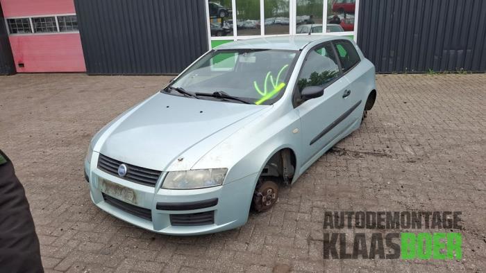 Scherm links-voor van een Fiat Stilo, Gebruikt, -, -, Ophalen of Verzenden
