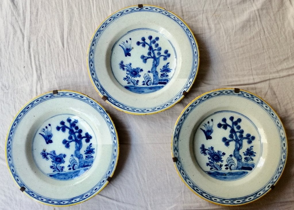 3 keer Delfts bord 18e eeuw, Antiek en Kunst, Antiek | Keramiek en Aardewerk, Ophalen of Verzenden