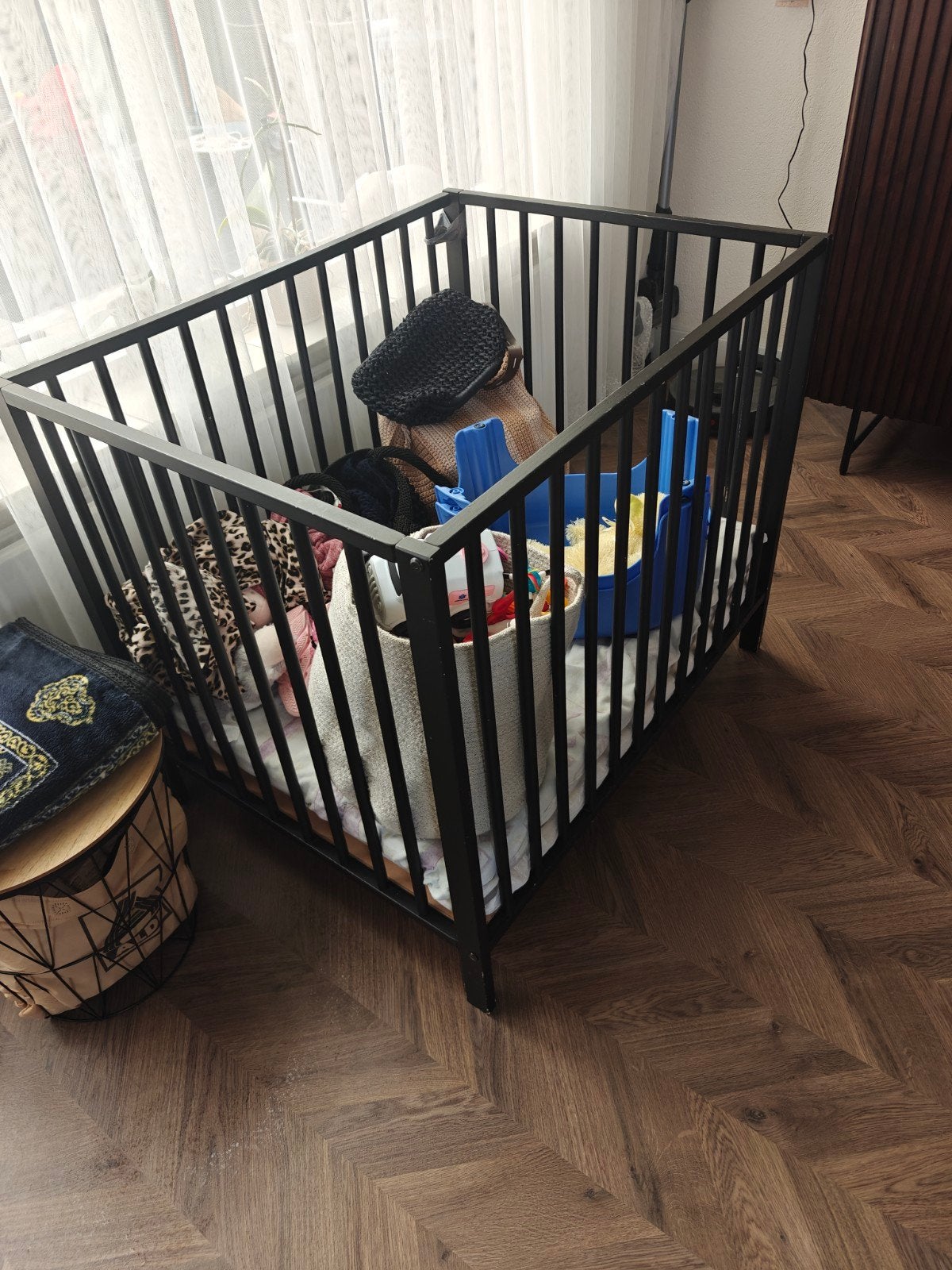 Stevige zwarte speelbox voor baby of peuter, Kinderen en Baby's, Ophalen, Gebruikt, Vierkant