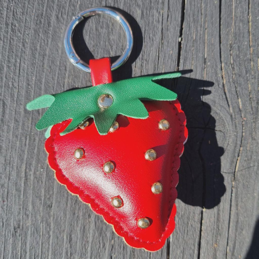 Tashanger aardbei hanger sleutelhanger strawberry pendant, Verzenden, Nieuw