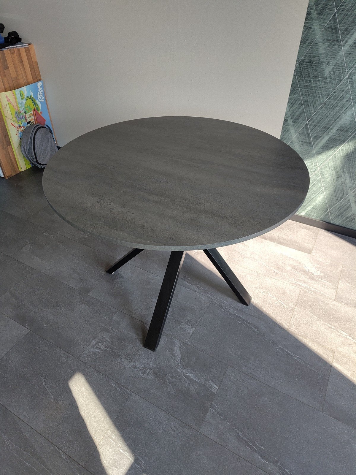 Ikea MARIEDAMM donkergrijze ronde tafel 105 cm, Huis en Inrichting, Tafels | Eettafels, Ophalen, Gebruikt, Overige materialen