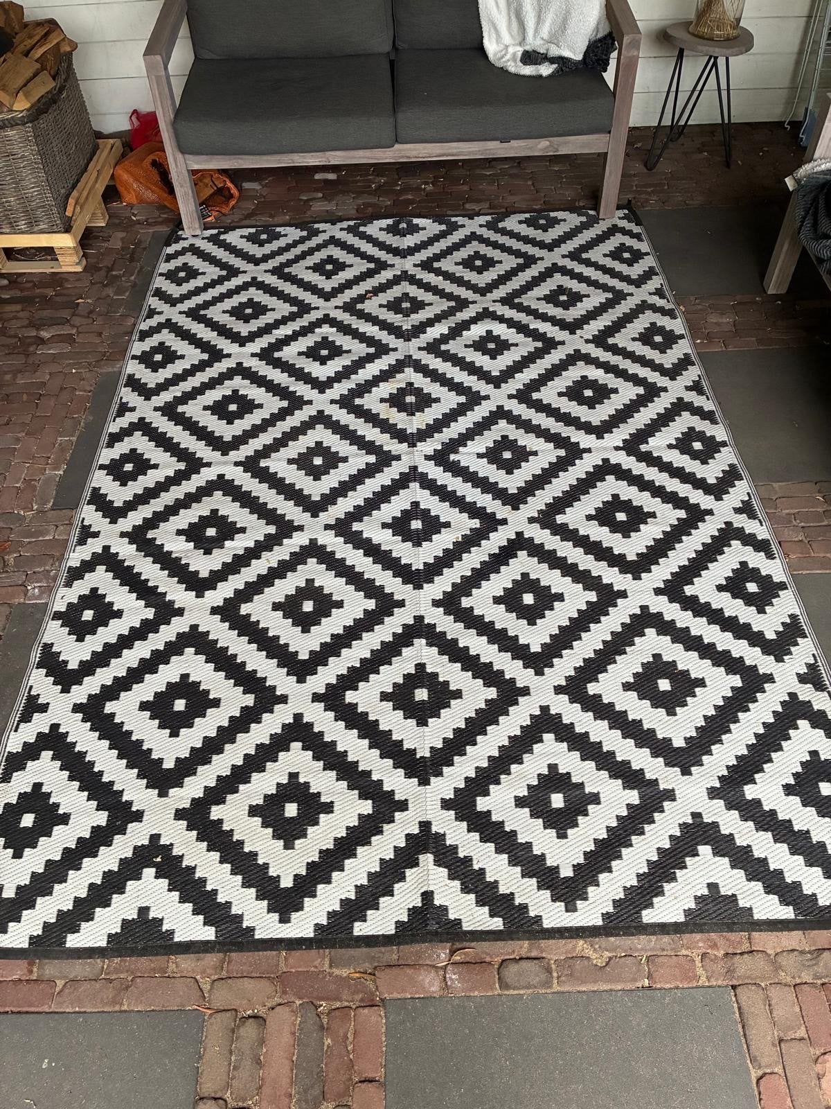 Zwart-wit buitenkleed met geometrisch patroon, Huis en Inrichting, Stoffering | Tapijten en Kleden, Gebruikt, 150 tot 200 cm, 200 cm of meer