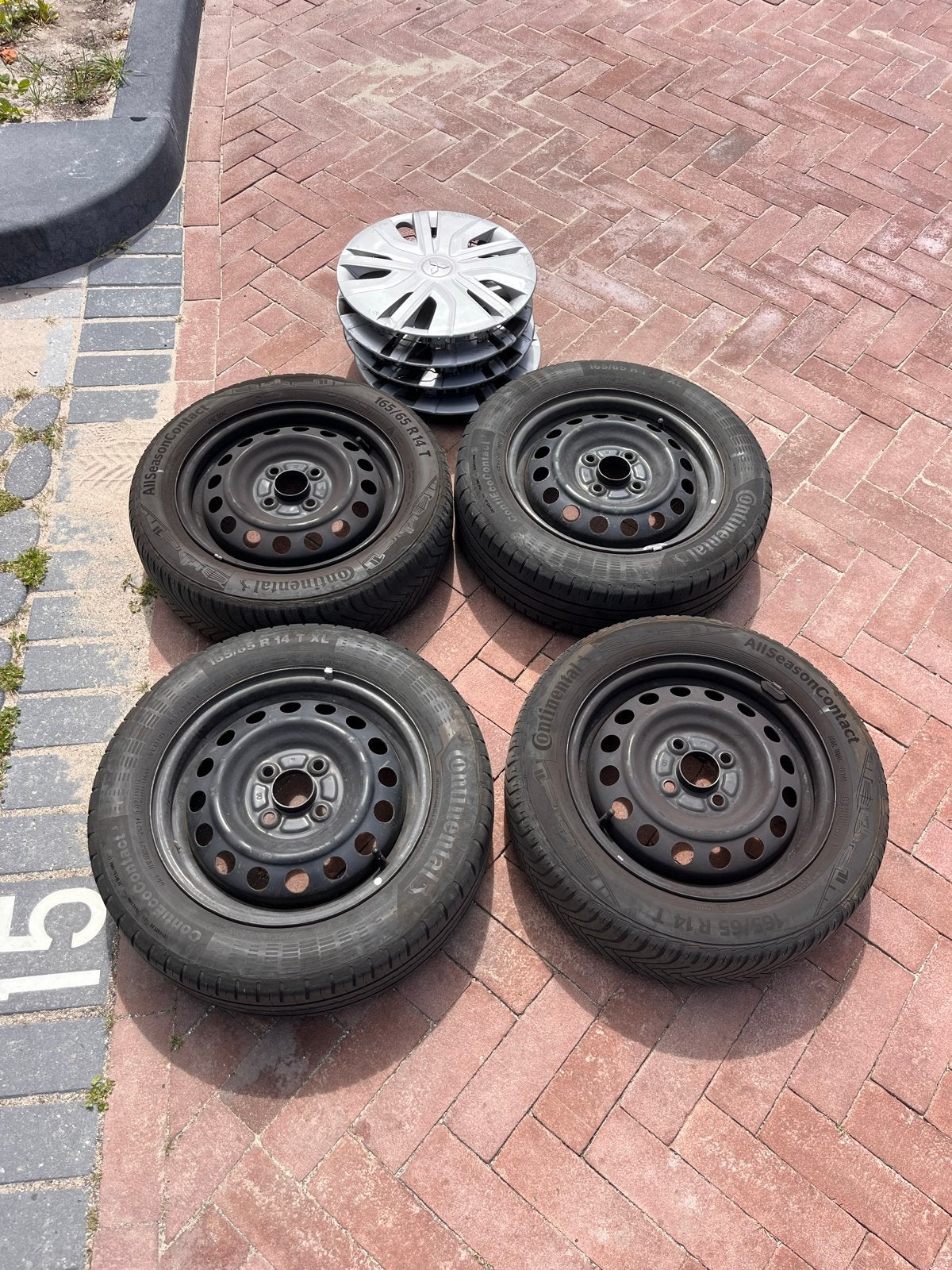 Set van 4 velgen incl. Wieldoppen mitsubishi, Ophalen, Gebruikt