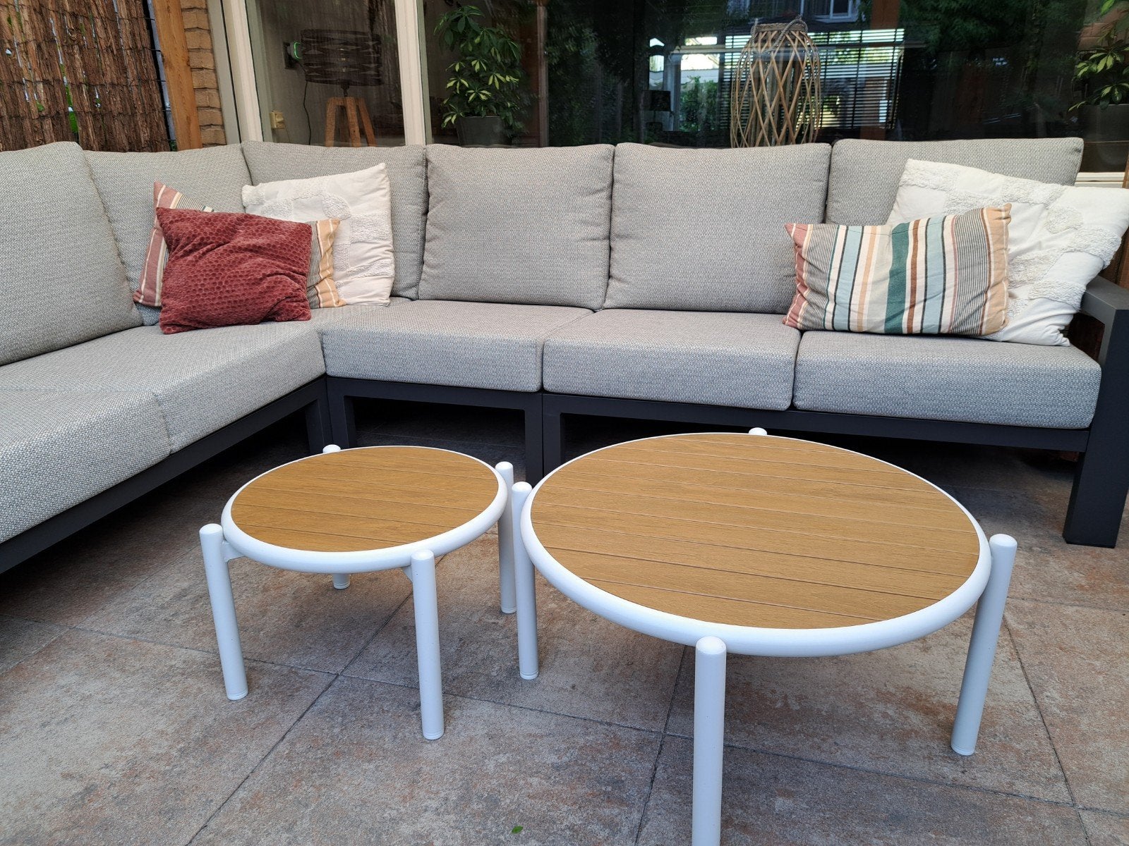 NIEUW IN DOOS: 2 loungetafels in wit aluminium en polywood!, Ophalen, Nieuw, Aluminium, Bijzettafel