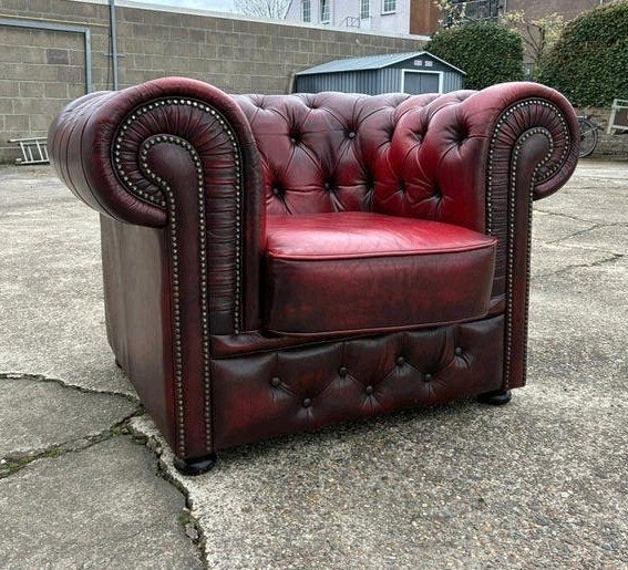 Chesterfield clubfauteuil in de kleur oxblood red, Ophalen, Zo goed als nieuw, Leer, 75 tot 100 cm