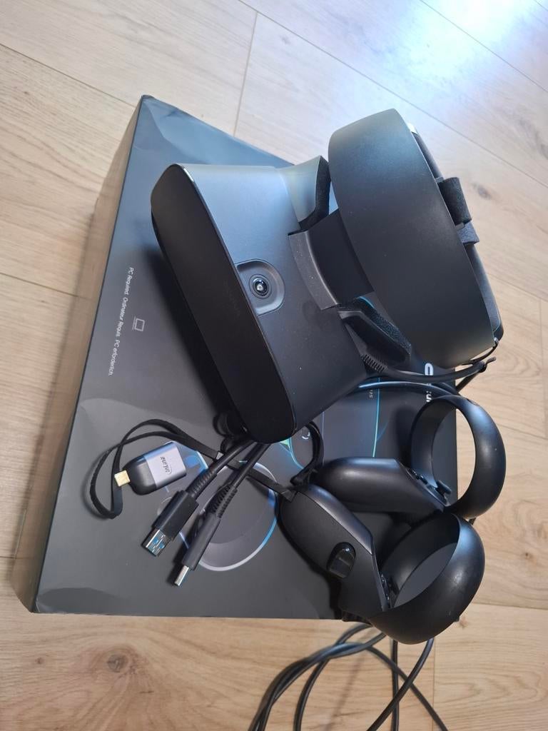 Meta Oculus Rift S VR-bril met controllers, Spelcomputers en Games, Virtual Reality, Ophalen of Verzenden