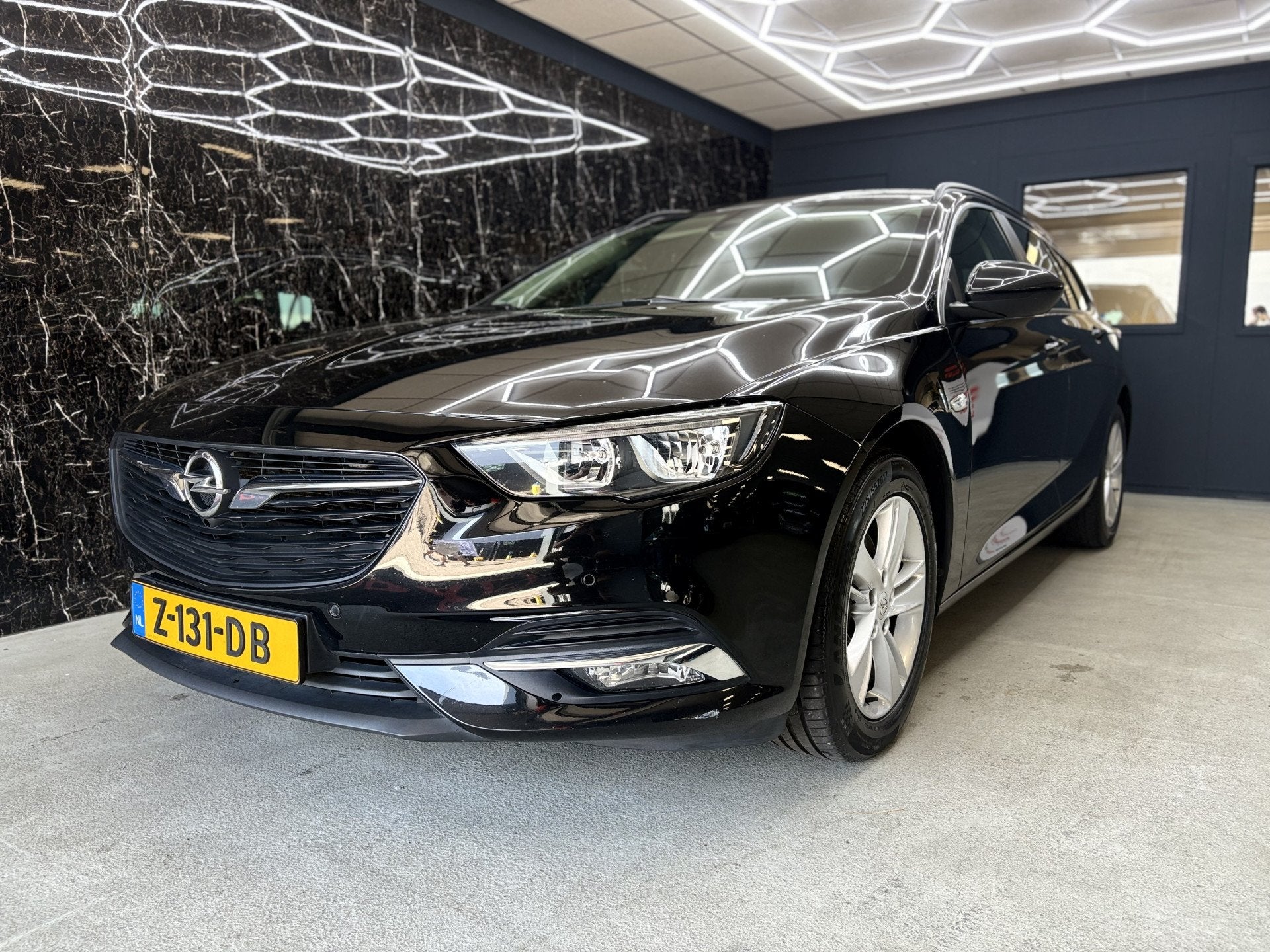Opel Insignia Sports Tourer 2.0 CDTI Business Executive, 1956 cc, 4 cilinders, Zwart, Diesel