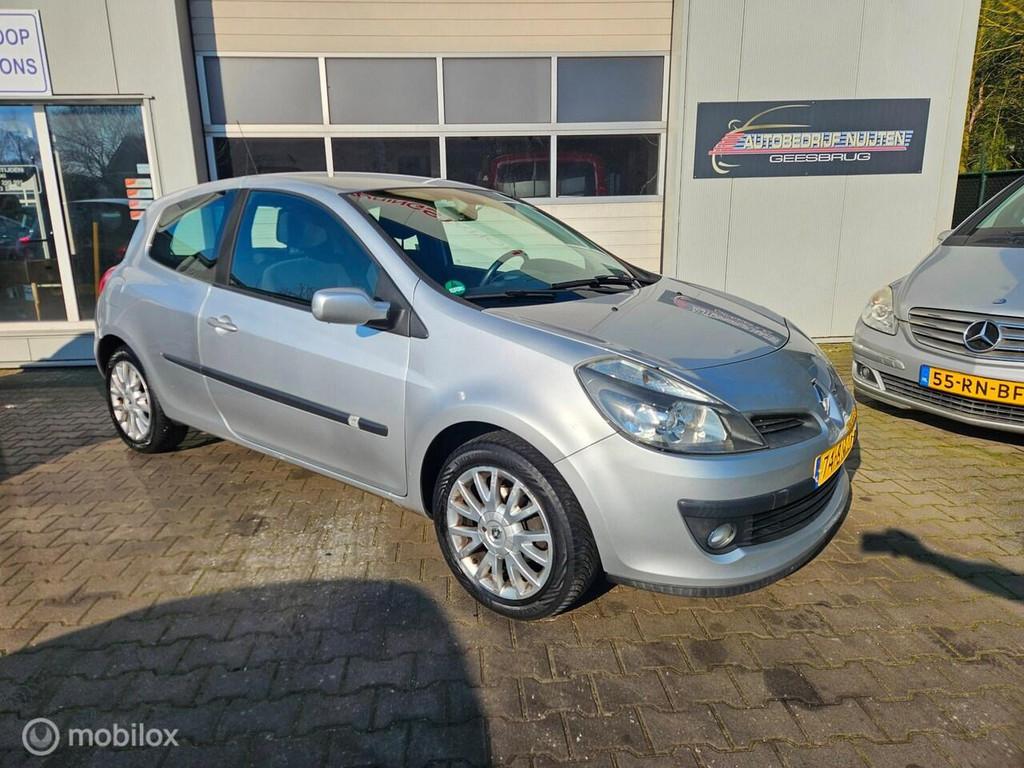 Renault Clio 1.4-16V Dynamique Luxe, Voorwielaandrijving, Gebruikt, Startonderbreker, 4 cilinders