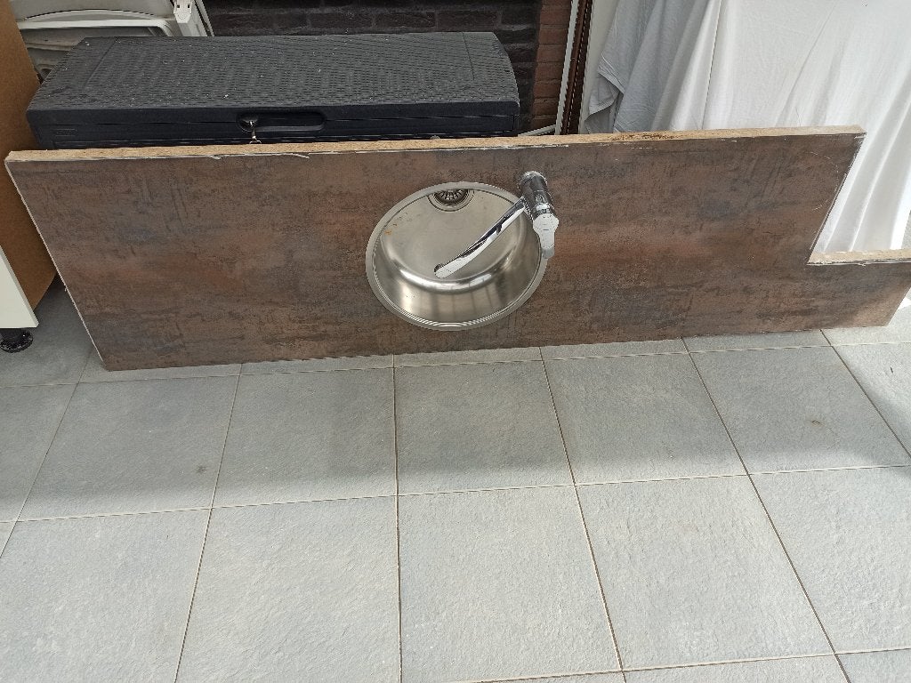 aanrechtblad met spoelbak en kraan, Ophalen, Gebruikt, Bruin, 150 tot 200 cm