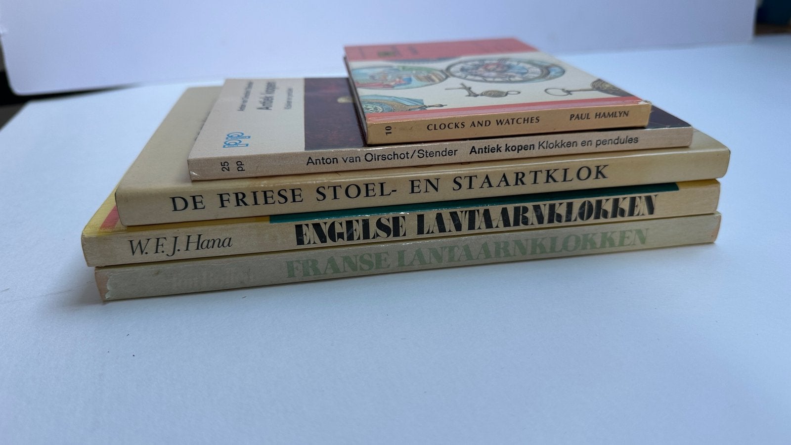 Klokken boeken, Ophalen