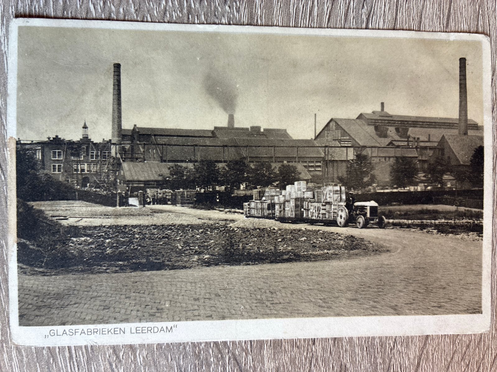 Oude ansichtkaart Glasfabrieken Leerdam 1934, Ophalen of Verzenden, 1920 tot 1940, Gelopen, Zuid-Holland