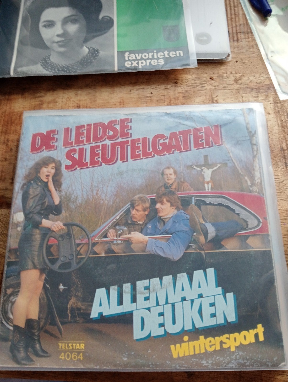 De Leidse sleutelgaten - allemaal deuken, Ophalen of Verzenden, Zo goed als nieuw, Overige formaten, Levenslied of Smartlap
