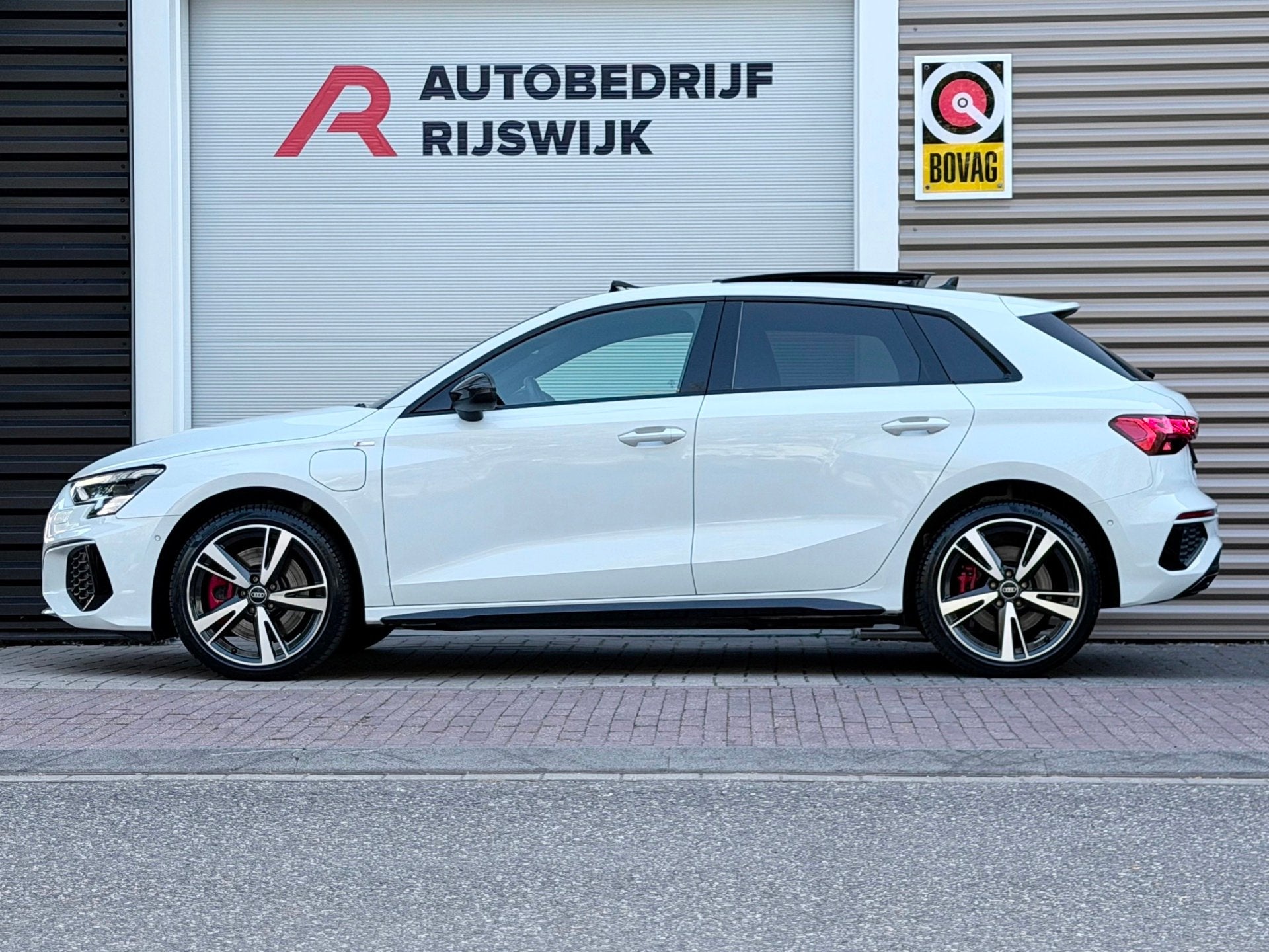 Audi A3 Sportback 45 TFSI e S edition Competition B&O/Massag, Auto's, Automatische klimaatregeling, Gebruikt, Euro 6, 4 cilinders