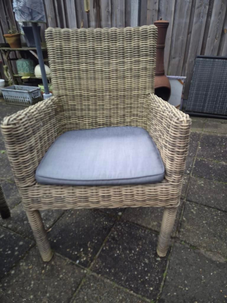 Comfortabele rieten Tuinstoel met Kussen, Ophalen of Verzenden, Gebruikt, Rotan