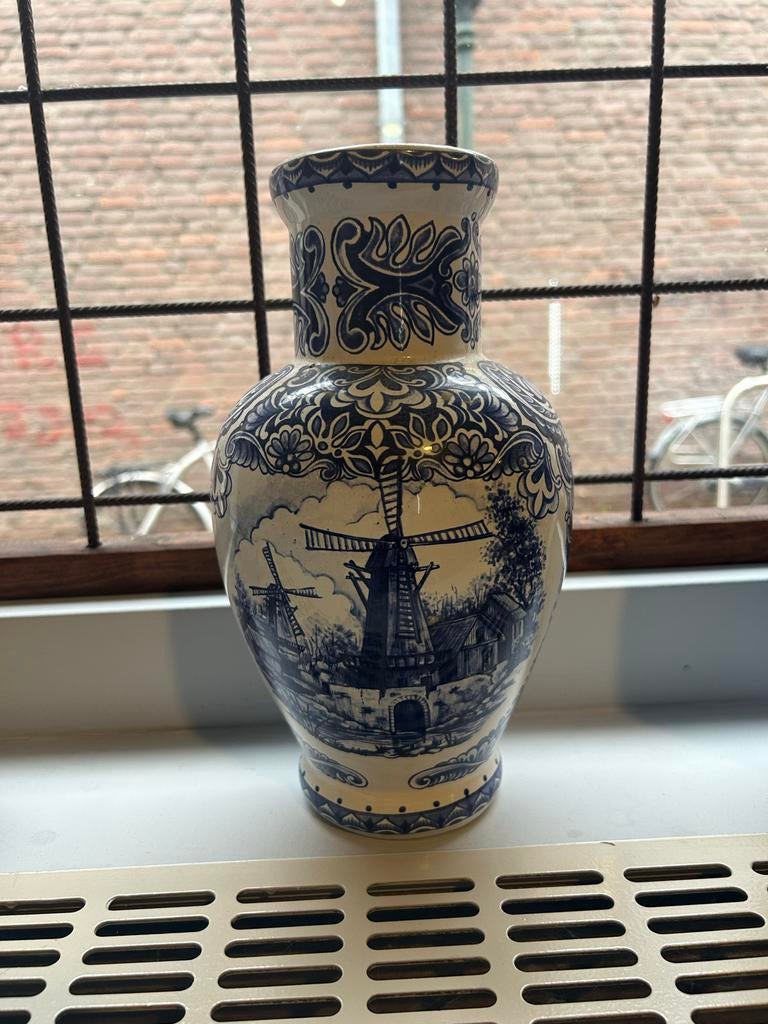 Antieke Delfts Blauwe Vaas met Molenlandschap, Ophalen of Verzenden