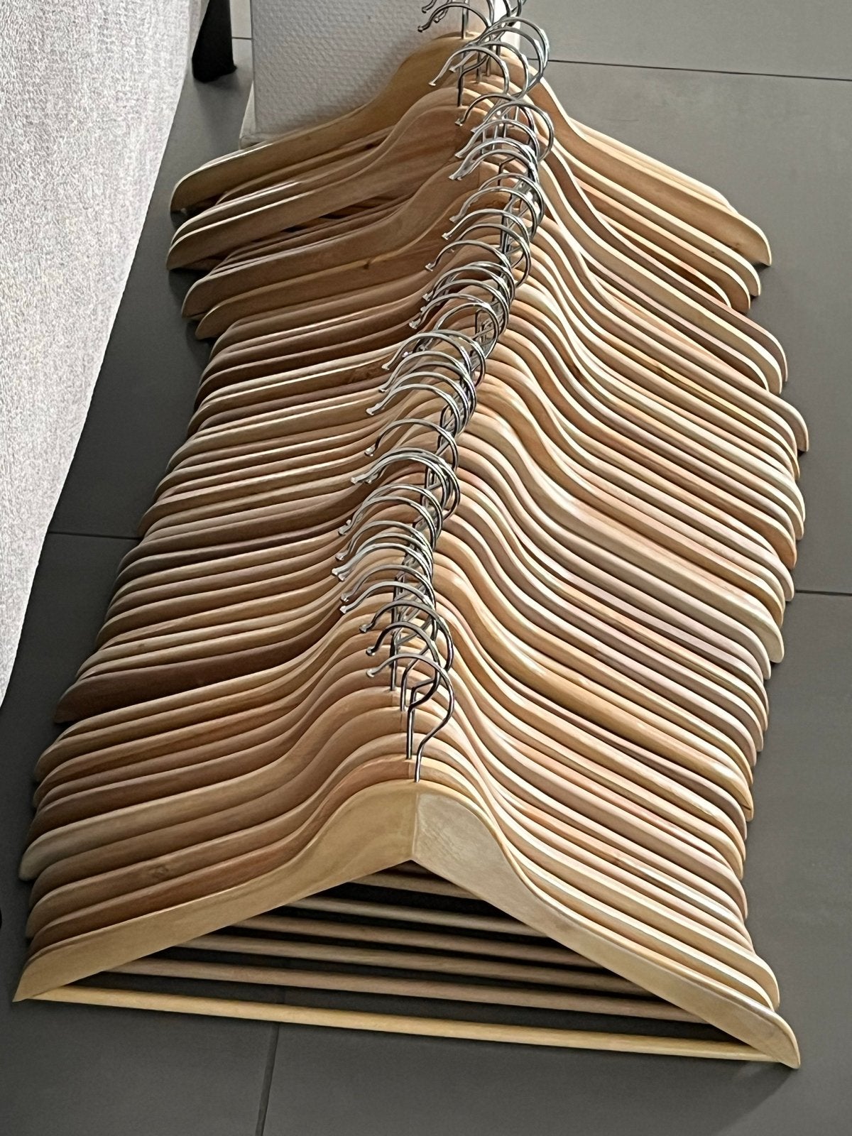 IKEA kledinghangers - 65 stuks, nette staat, Ophalen, Zo goed als nieuw, Hout, Volwassenen