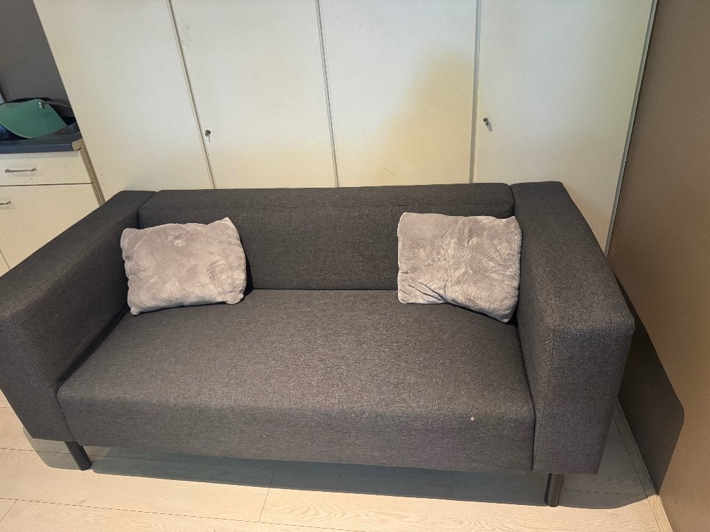 Comfortabele donkergrijze tweezitsbank, Ophalen, 150 tot 200 cm, Tweepersoons, 75 tot 100 cm