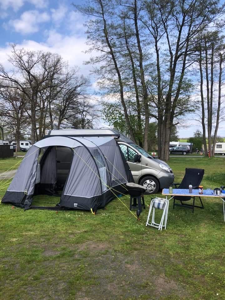 Opblaastent en bustentje, Caravans en Kamperen, Campers, Particulier, Tot en met 2, Buscamper of Camperbus