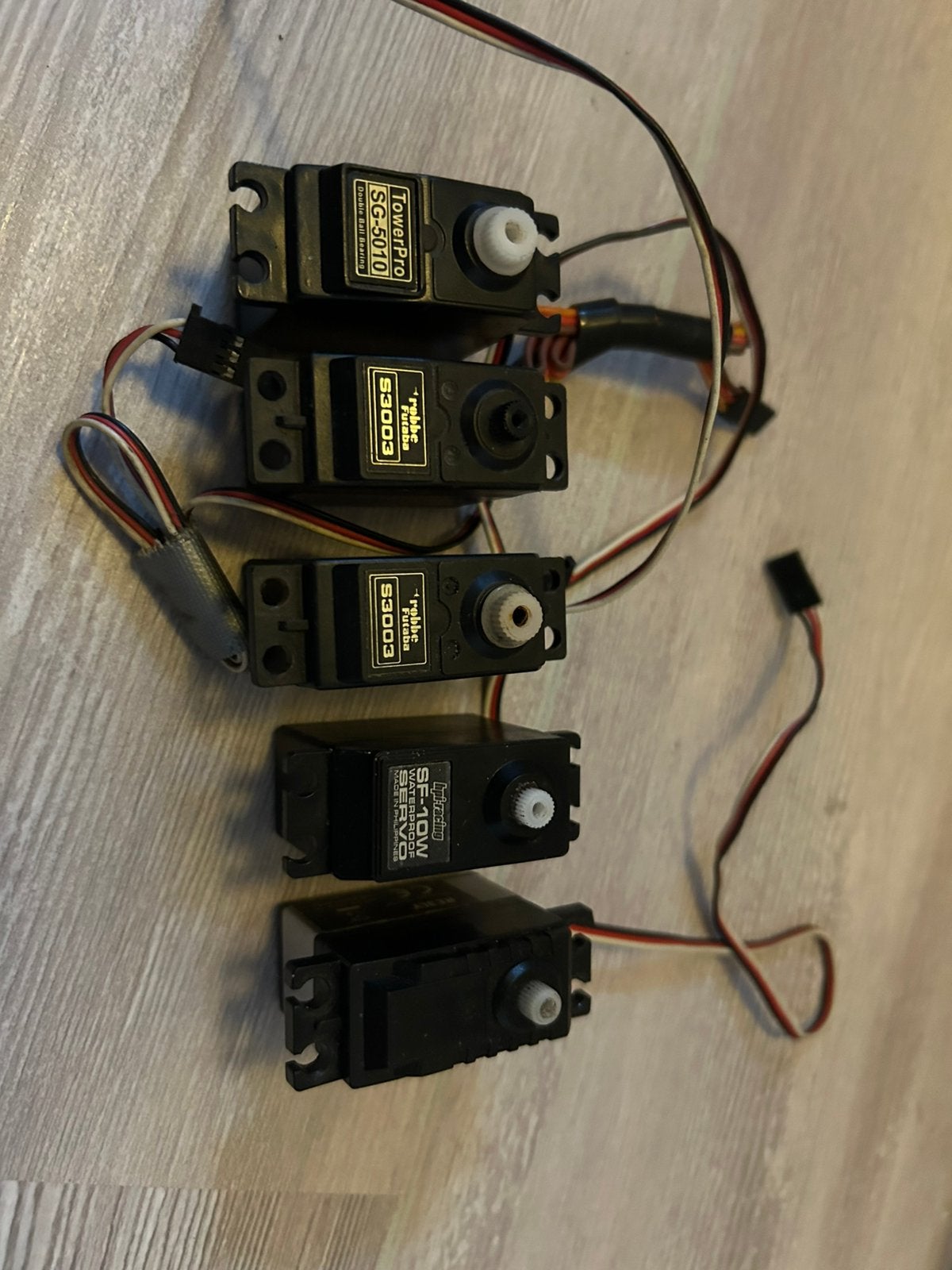Setje stuurservo’s 1:10 onroad, Ophalen of Verzenden, Overige schalen, Onderdeel