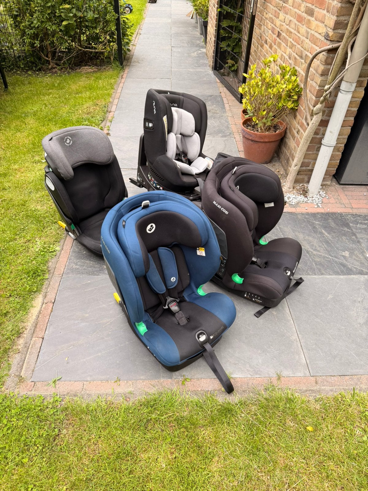Maxi Cosi Titan I-size autostoelen, 2 stuks, zwart en blauw, Kinderen en Baby's, Autostoeltjes, Gebruikt, 15 t/m 36 kg, Ophalen of Verzenden