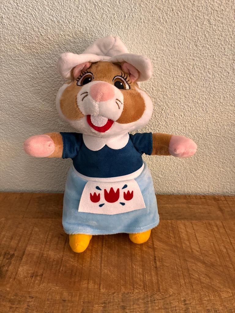 AH Hamster boerin met klederdracht. ZGAN., Hamster, Ophalen of Verzenden, Zo goed als nieuw, Middelgroot (20 tot 80 cm)