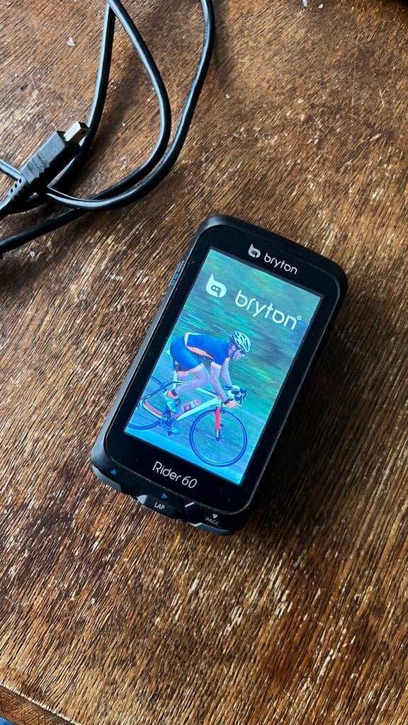 Bryton Rider 60 GPS fietscomputer met stuurhouder, Fietsen en Brommers, Fietsaccessoires | Fietscomputers, Ophalen of Verzenden