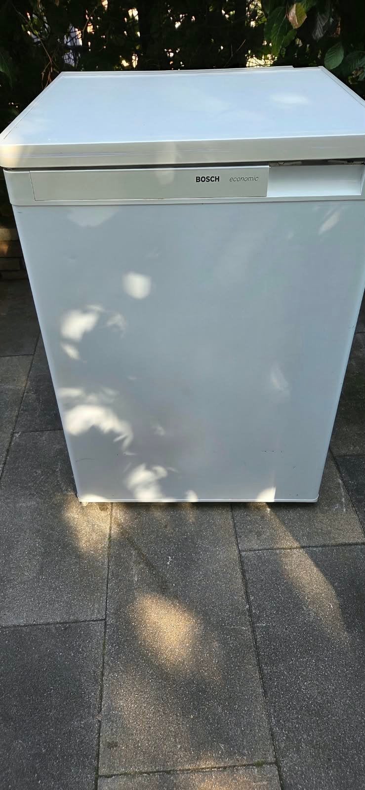 Goedwerkende Bosch koelkast (zonder handvat), 100 tot 150 liter, 45 tot 60 cm, Ophalen, 85 tot 120 cm