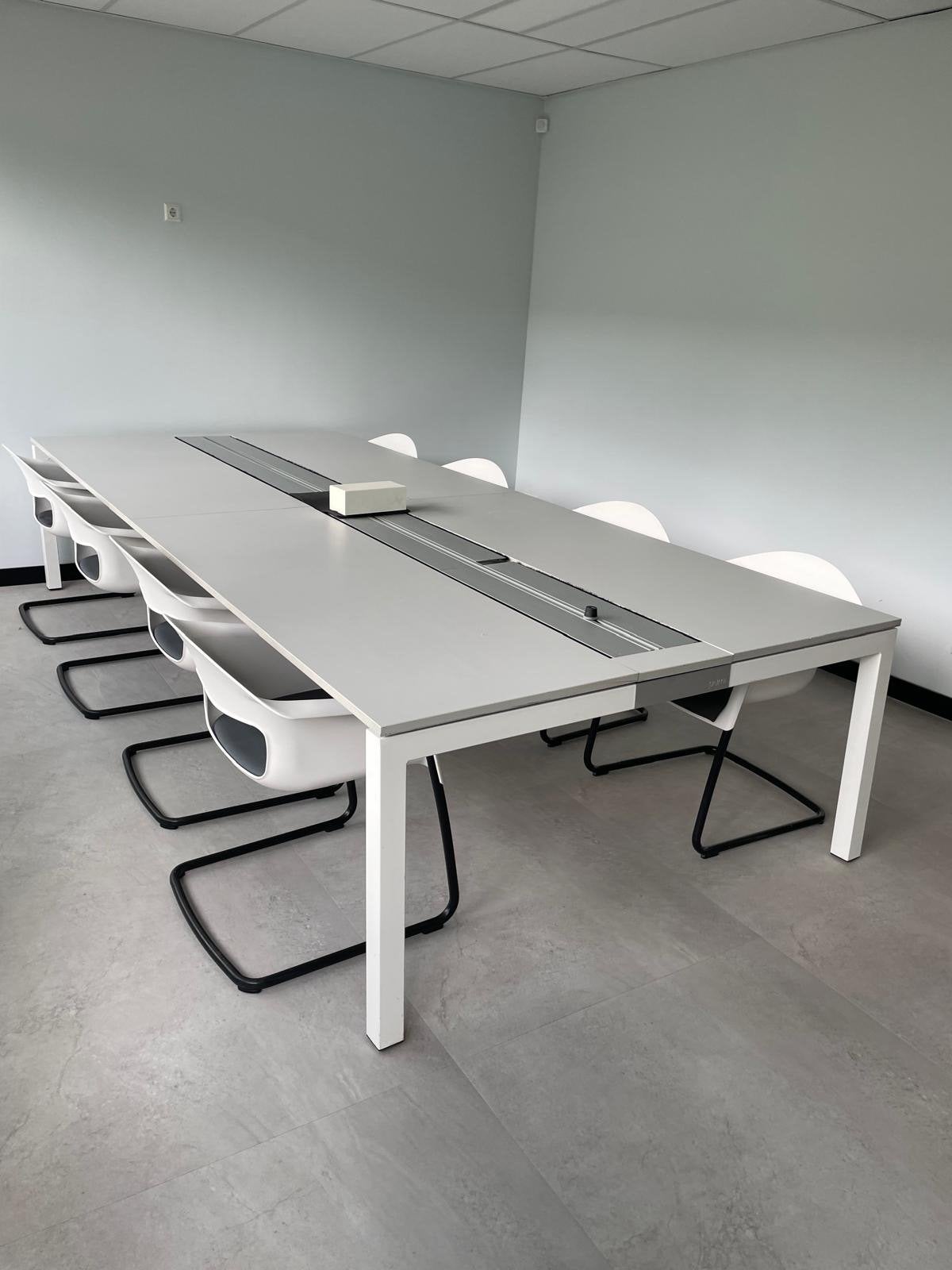 Moderne vergadertafel en 8 witte stoelen, Ophalen of Verzenden