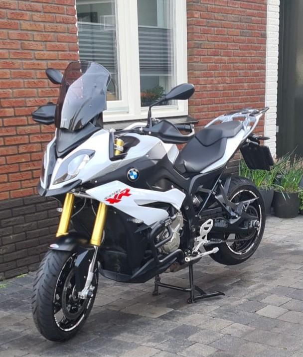 BMW S1000XR 2015 – 24.500 km – Vol opties – Verlaagd –, Occasion, Handvatverwarming, 4 cilinders, Motorrijbewijs A