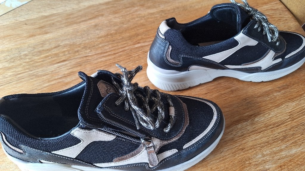 Durea dames Schoenen zo goed als nieuw.  Maat K 7 (40-40.5), Ophalen, Durea, Overige kleuren, Sneakers of Gympen