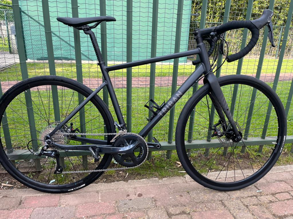 Triban racefiets 500rc, zo goed als nieuw, Fietsen en Brommers, Fietsen | Racefietsen, Overige merken, 28 inch, Aluminium, Ophalen of Verzenden