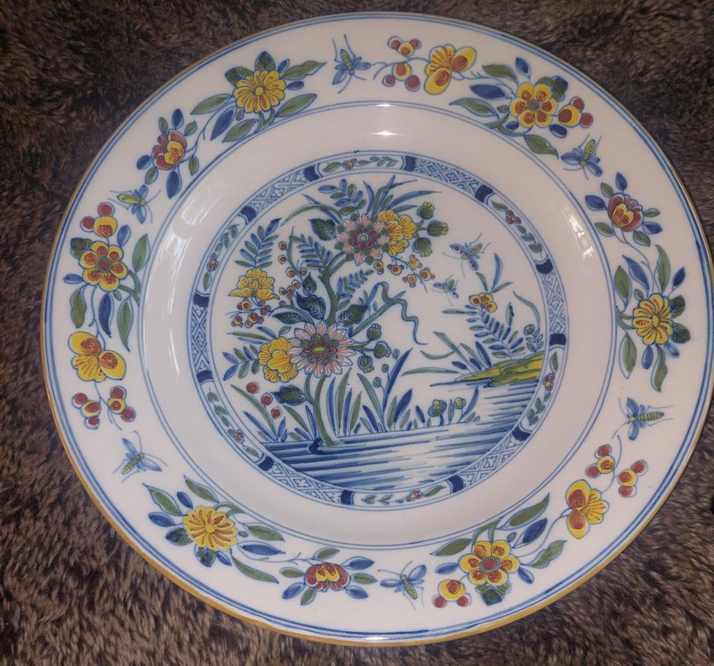 Makkum Aardewerk Wandbord met Bloemen en Vlinders, Ophalen of Verzenden