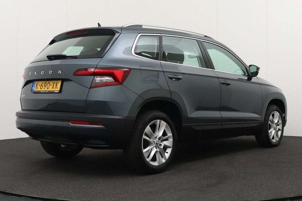 Skoda Karoq 1.5 150 PK Aut TSI Business Sport El.Trekhaak Ca, Auto's, Skoda, Stof, Bedrijf, 19 km/l, Zilver of Grijs