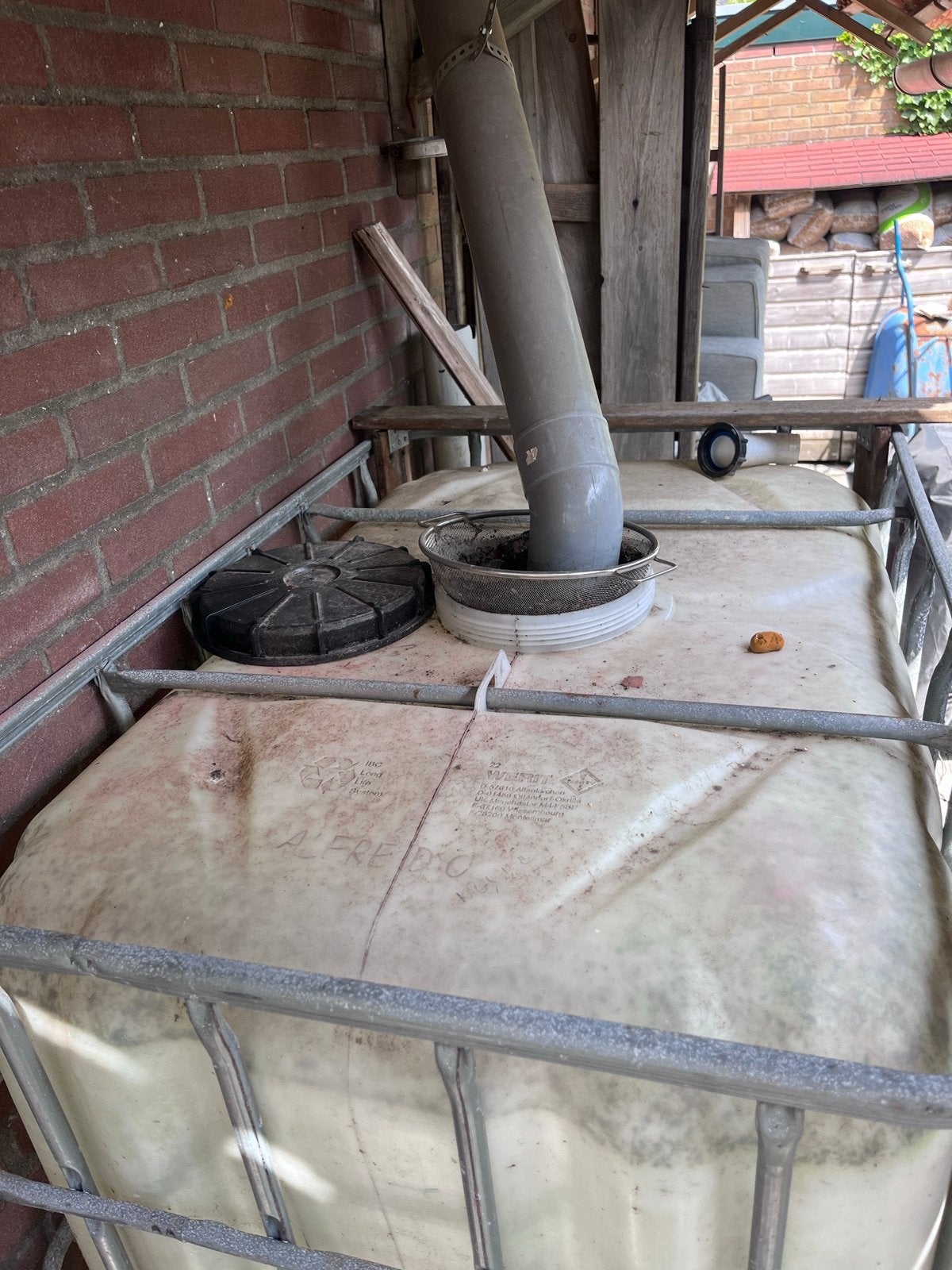 IBC-container / Vloeistoftank voor regenwateropvang, Ophalen, Kunststof, Gebruikt, Met kraantje