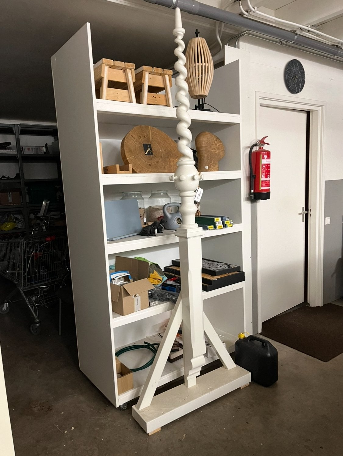 Houten makelaar, Antiek en Kunst, Overige onderwerpen, Meer dan 2 meter, Wit, Hout