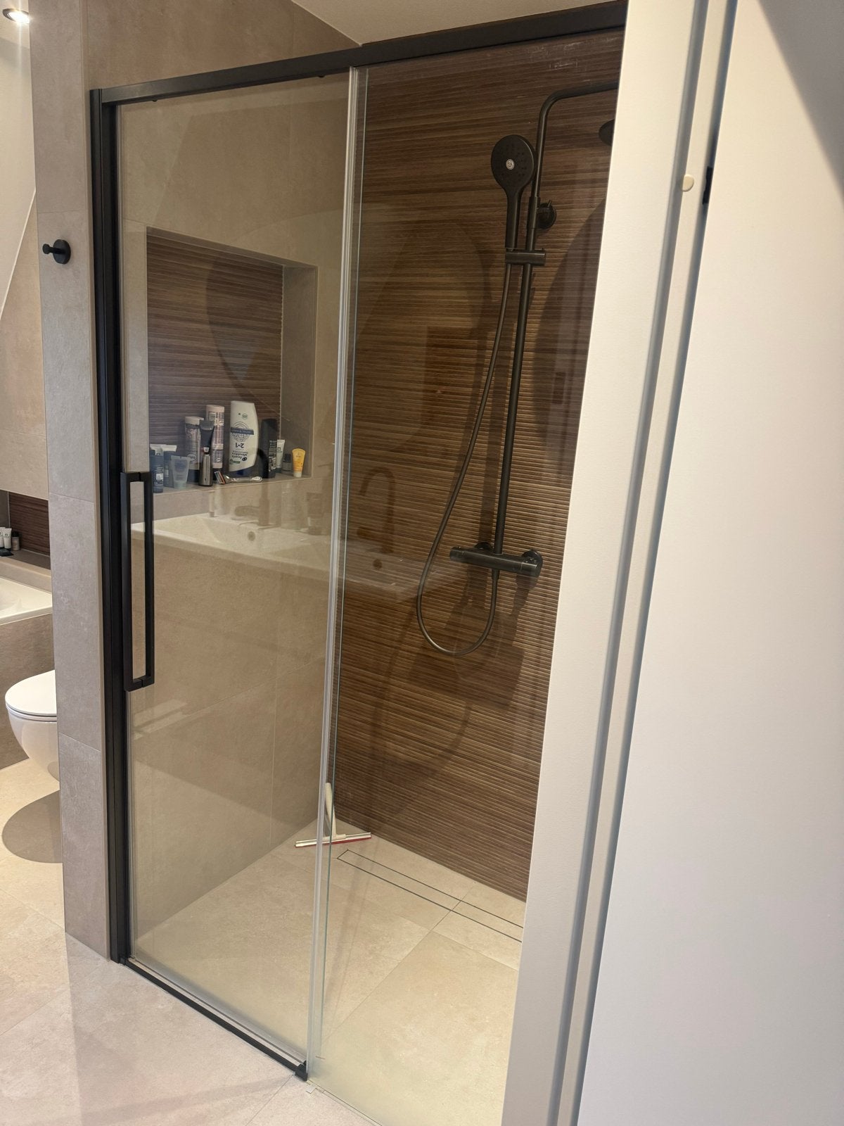Douchewand met schuifdeur en gun metal profielen, Ophalen, Gebruikt, Glas, Douche