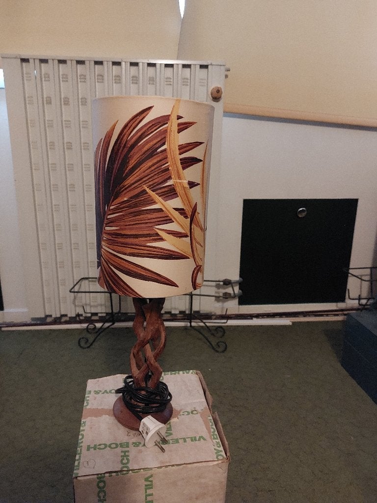 Retro tafellamp op houten, gedraaide voet, Gebruikt, Vintage, Natuurlijk materiaal, Met kap