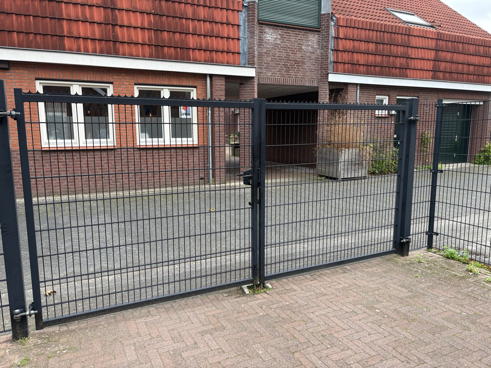 Stevige stalen poort voor oprit of tuin, Tuin en Terras, Ophalen, Gebruikt, Staal, Draaipoort