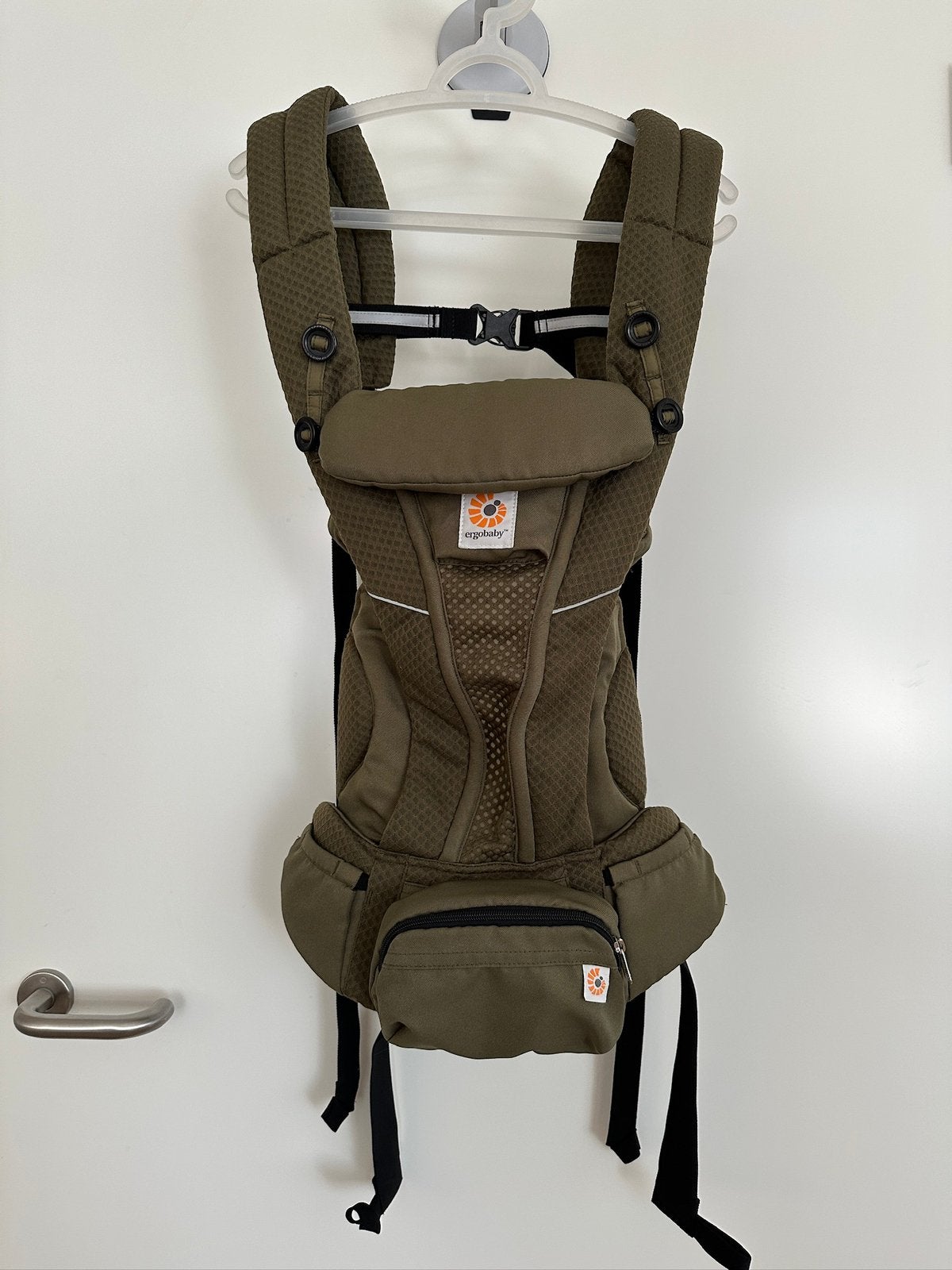 Ergobaby Omni Breeze draagzak–Olive Green – zeer goede staat, Kinderen en Baby's, Babydragers en Draagdoeken, Buik of Rug, Zo goed als nieuw