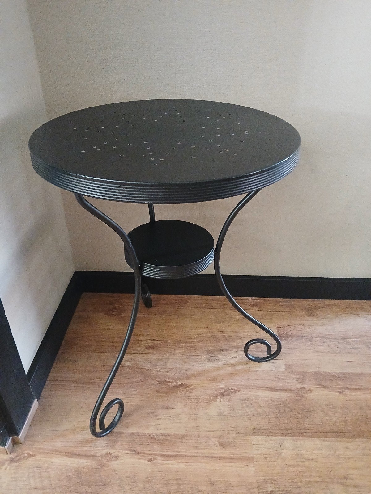2 mooie bijzet tafeltjes ikea, Huis en Inrichting, Minder dan 55 cm, Rond, Zo goed als nieuw, Ophalen