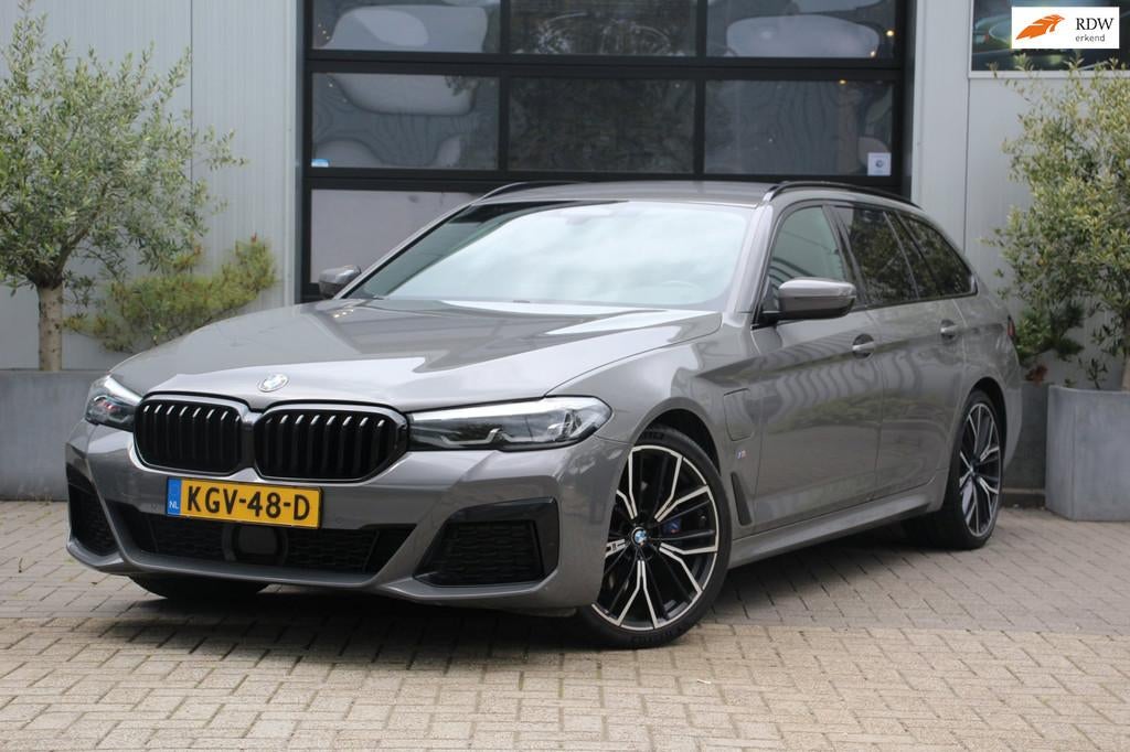 BMW 5-serie Touring 530e M-Sport - 292 PK - BERNINAGRAU - TR, Auto's, 1998 cc, Zwart, 4 cilinders, Hybride Elektrisch/Benzine